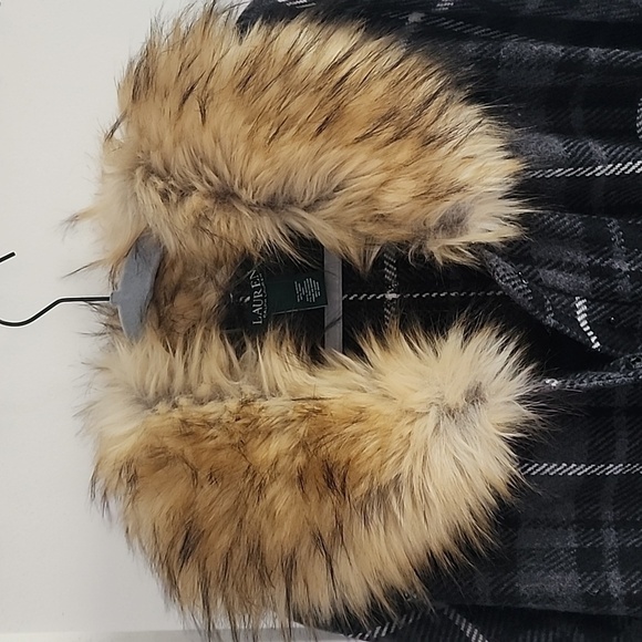 Lauren Ralph Lauren faux fur wool plaid ruana one size - Picture 2 of 7